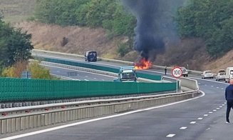 Mașină în flăcări pe Autostrada Transilvania. Traficul, restricționat pe sensul Gilău - Turda