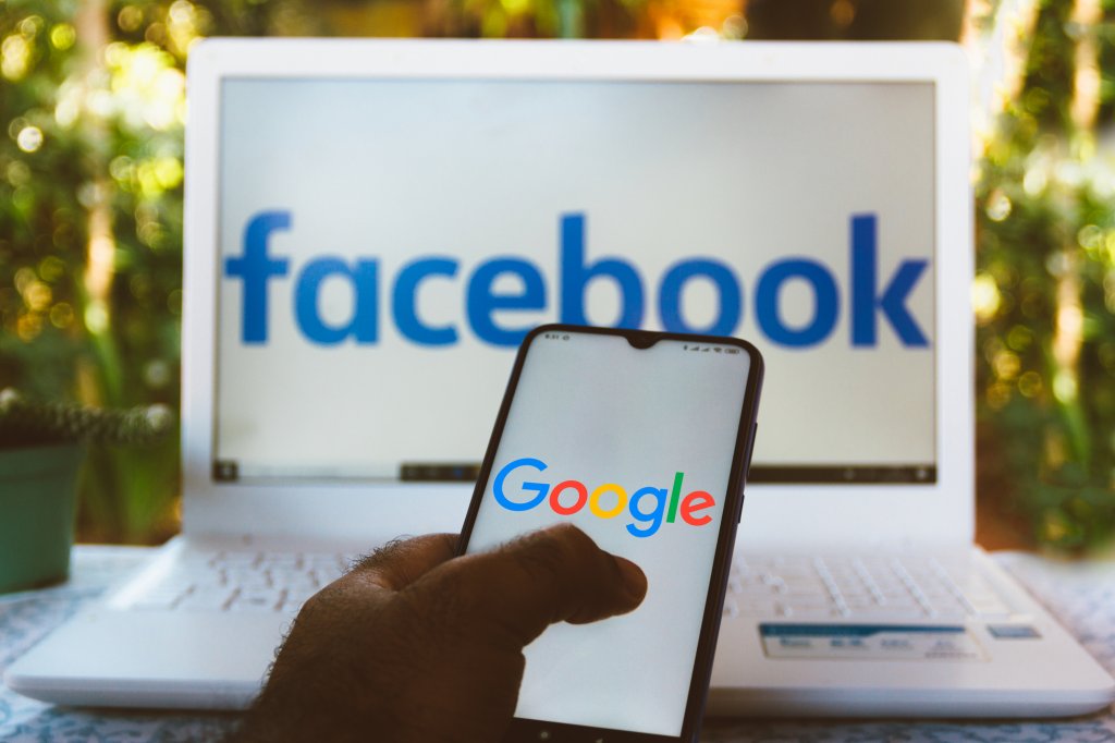 Giganții internetului și amenzile: Compania mamă a Facebook ar putea plăti o sumă uriașă, în timp ce Google scapă de o sancțiune de 1,5 mld. euro