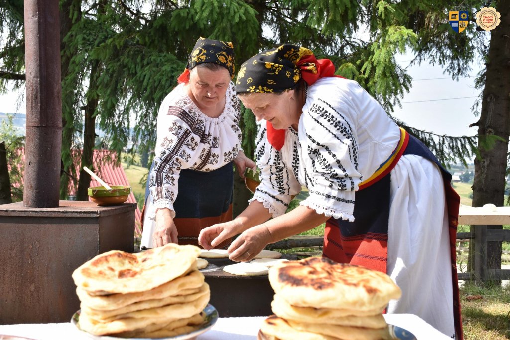 Cum se face cea mai bună plăcintă pe vatră, ca în Mărișel: o delicatesă a bucătăriei tradiționale