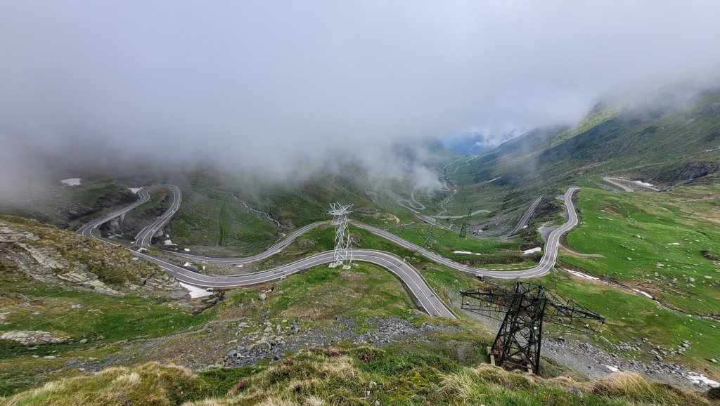 50 de ani de Transfăgărășan. Cel mai spectaculos drum din România ar putea fi modernizat pentru a rămâne deschis mai mult în fiecare an