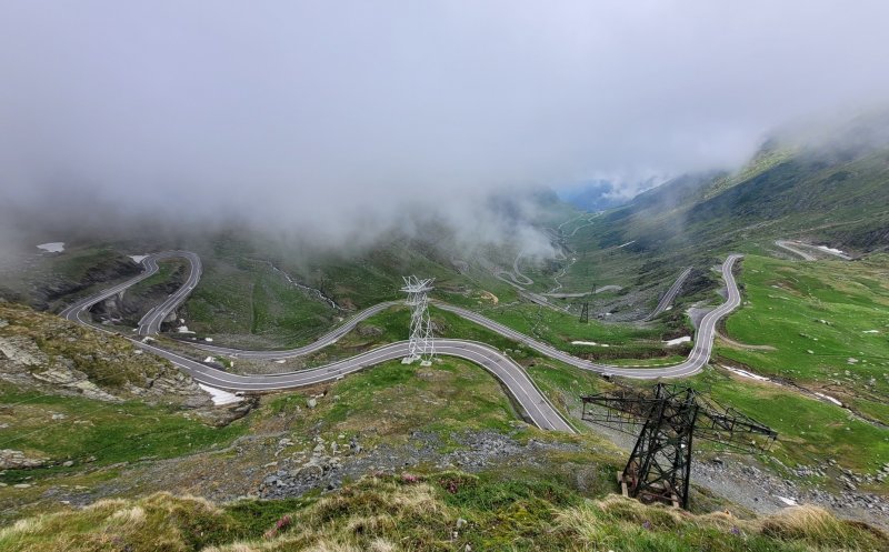 50 de ani de Transfăgărășan. Cel mai spectaculos drum din România ar putea fi modernizat pentru a rămâne deschis mai mult în fiecare an
