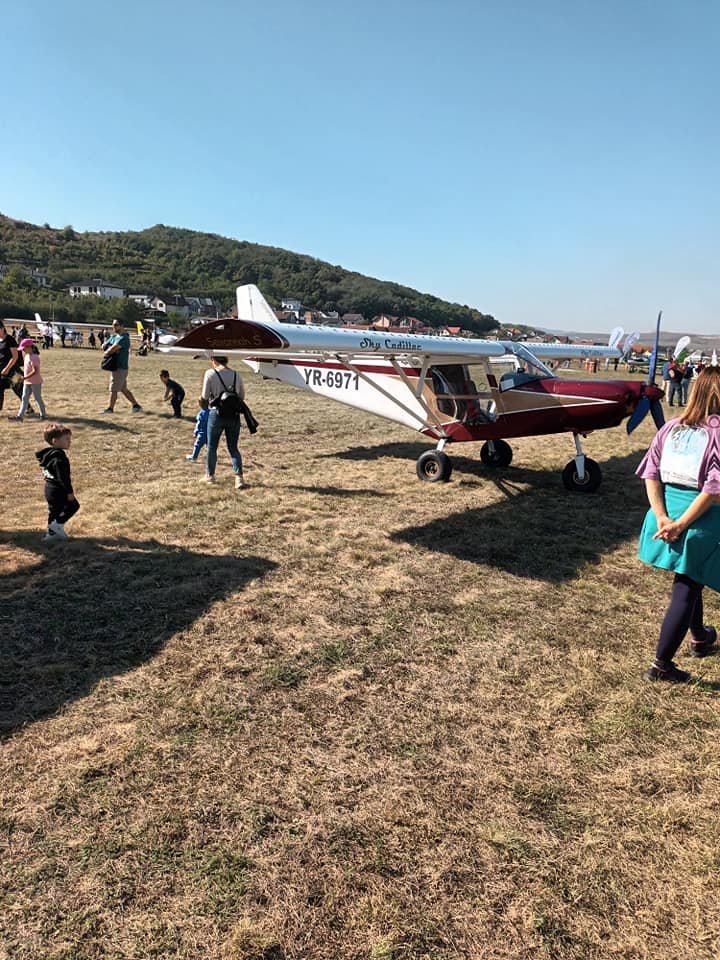 Cum a fost la AeroExpoFest Cluj. Pasionații de aviație au putut să testeze live avioane sau elicoptere
