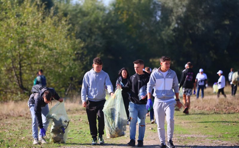 Peste 400 de saci de deșeuri au fost strânși de Ziua Națională a Curățeniei, la Turda