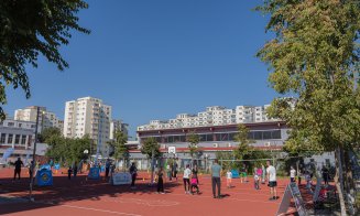 Școlile „Iuliu Hațieganu” și „Ion Creangă” din Cluj-Napoca și-au deschis curțile pentru toți copiii