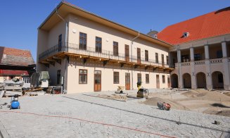 Cum merg lucrările la curtea clădirii fostei Judecătorii din Turda