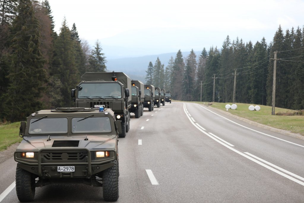 Convoaie militare în zona Clujului. Ce se întâmplă
