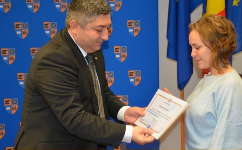 Elevii și profesorii merituoși ai Clujului vor fi premiați în bani. Tișe: „Ne mândrim cu aceste valori pe care județul nostru le are”