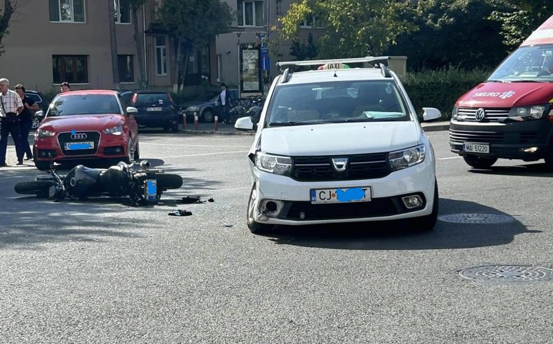 Coliziune între o motocicletă și un taxi, în Grigorescu. SMURD-ul a intervenit