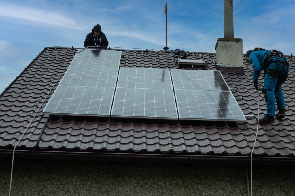 Casa Verde Fotovoltaice: În două minute s-a epuizat bugetul pentru regiunea din care face parte Clujul. Câți își vor pune panouri solare