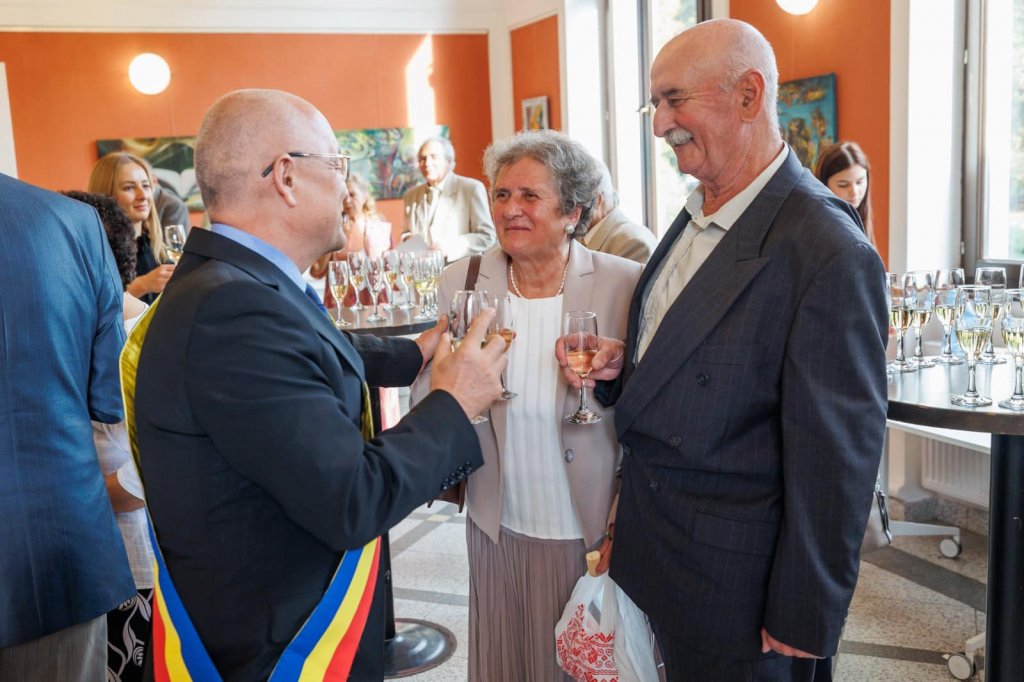 Cuplurile clujene care au sărbătorit "Nunta de Aur", premiate de Primărie. Ce le transmis Emil Boc