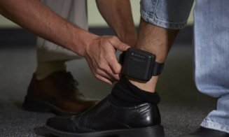 Brățări electronice pentru agresori: Sistemul național de monitorizare se extinde în Cluj și în alte județe