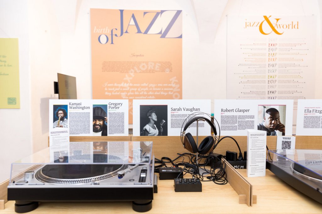Muzic Gallery revine la Muzeul de Artă: Mediatecă de viniluri, listening bar, ora de muzică și aparat de inscripționat viniluri  + Concerte Jojo Mayer și Mădălina Pavăl