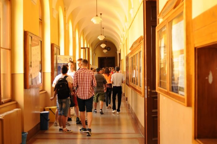 Studenții UBB Cluj pot primi subvenții pentru chirie dacă nu au loc în cămin