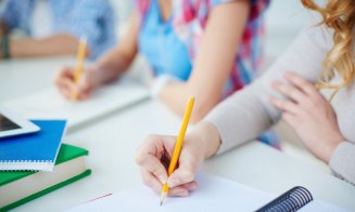 Burse pentru stagii de masterat, doctorat şi de cercetare în străinătate, între 1.100 - 1.200 de euro/lună. Deca: Vom lansa în curând apelul