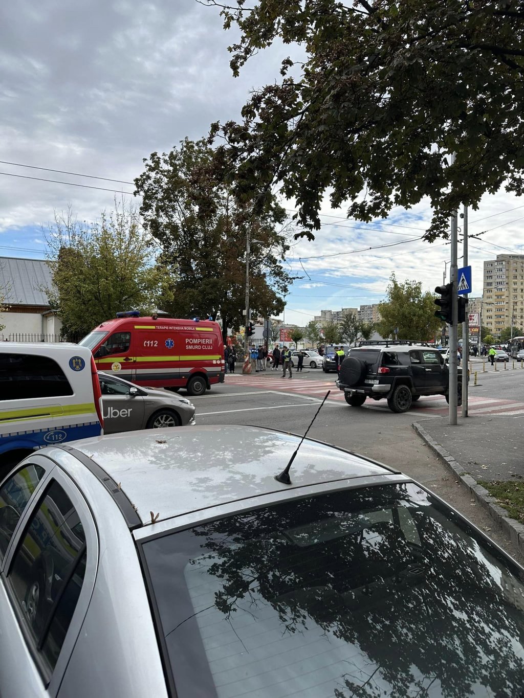 Fetiţă lovită pe trecerea de pietoni în zona Kaufland din Mărăşti / "Maşinile nu ar trebui să aibă verde în acelaşi timp cu pietonii"
