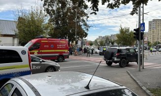 Fetiţă lovită pe trecerea de pietoni în zona Kaufland din Mărăşti / "Maşinile nu ar trebui să aibă verde în acelaşi timp cu pietonii"