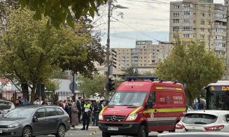 Fetiţă lovită pe trecerea de pietoni în zona Kaufland din Mărăşti / "Maşinile nu ar trebui să aibă verde în acelaşi timp cu pietonii"