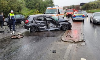 Accident rutier violent în apropiere de Cluj-Napoca. Două persoane, transportate de urgență la spital / A intervenit descarcerarea