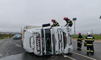 Tir răsturnat la ieșirea din Apahida. SMURD-ul a intervenit de urgență