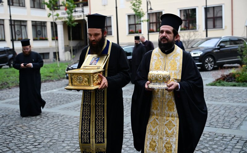 Moaștele Sfântului Apostol Toma sunt la Cluj-Napoca. Sute de credincioși trec să le vadă și să se închine la ele