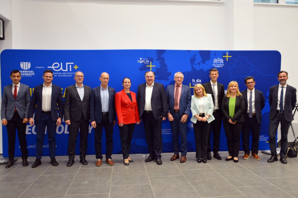 Universitatea Tehnică din Cluj-Napoca a primit vizita Ministrului Educației, doamna Ligia Deca