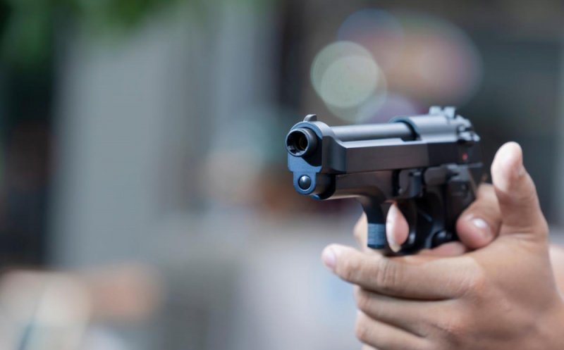 Incident șocant în traficul din Cluj: Un tânăr a tras cu un pistol airsoft într-o mașină în urma unui conflict