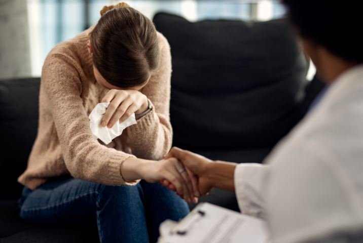Ședinţe de psihoterapie gratuite pentru părinții cărora le-au murit copiii: ”Cine trece printr-o asemenea traumă are nevoie de sprijin specializat”