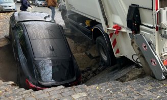 Asfaltul s-a surpat, iar un copil și o mașină au fost „înghițiți” de o groapă uriașă