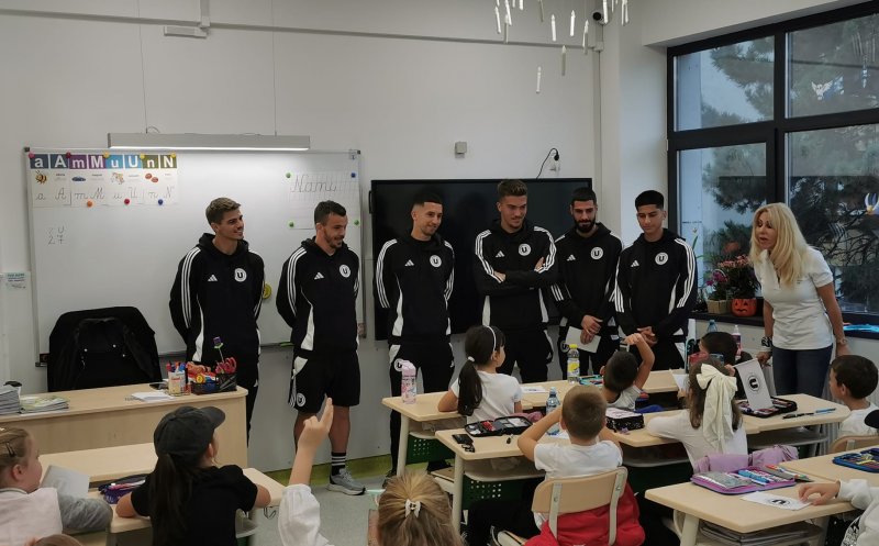 Jucătorii de la "U" Cluj au revenit la școală. Fotbaliștii, scoși la tablă de elevii clujeni