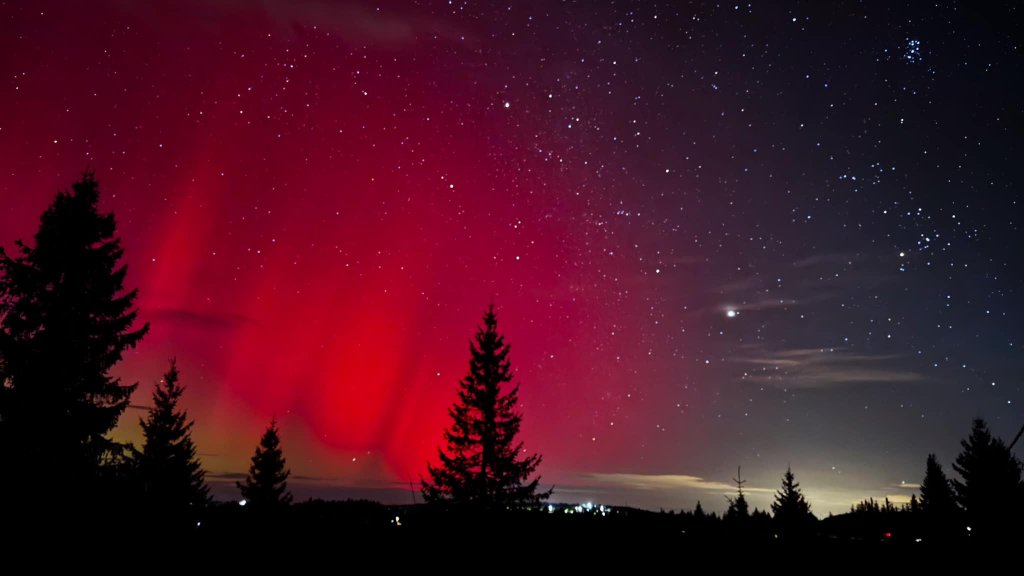 Aurora Boreală, fenomen spectaculos vizibil pe cerul Clujului