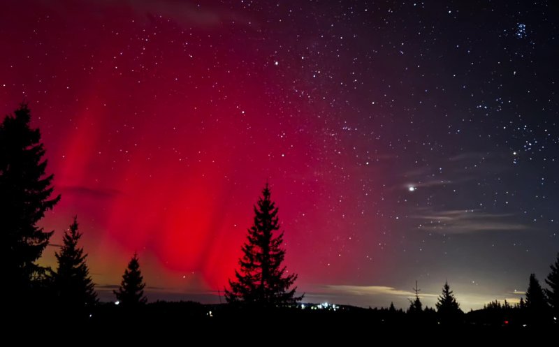 Aurora Boreală, fenomen spectaculos vizibil pe cerul Clujului