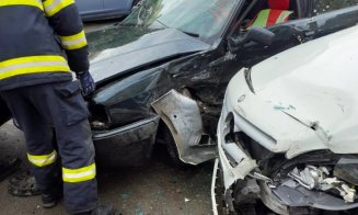 Carambol de zile mari la Gilău! Patru mașini s-au ciocnit, iar un tânăr de 17 ani a fost transportat la spital!