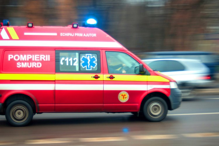 Trei mașini implicate într-un accident în Turda. Victimă transportată de urgență!