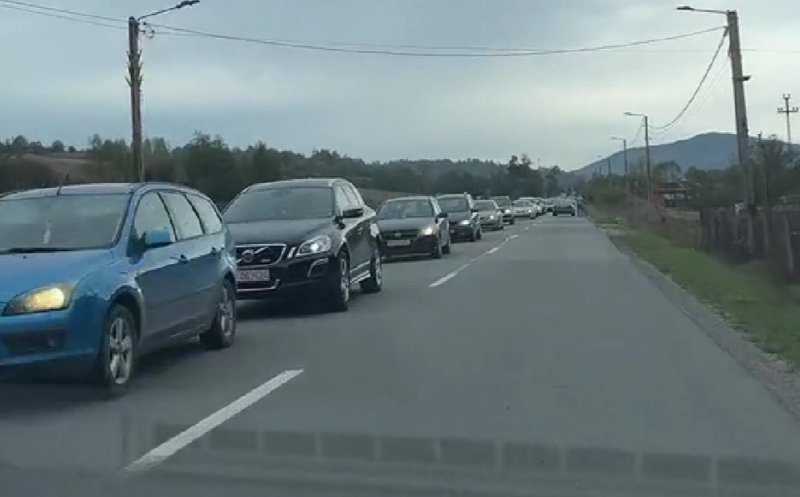 Târgul de la Negreni provoacă haos în traficul clujean! Coloanele de mașini s-au întins pe zeci de kilometri