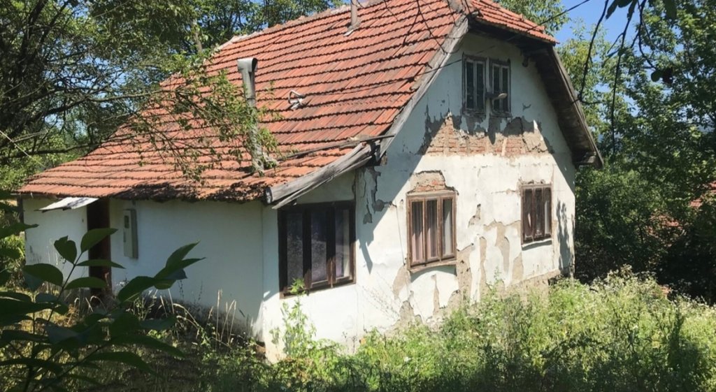 Povestea unei familii de români cu opt copii care a ajuns să locuiască într-o locuință abandonată din Franța: "Mi-a fost rușine să-i duc la școală...”