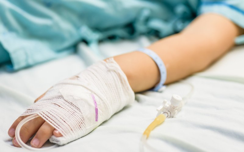 Starea fetițelor care au suferit arsuri când luau parte la un experiment științific în Cluj-Napoca. Una dintre ele e internată la Terapie Intensivă