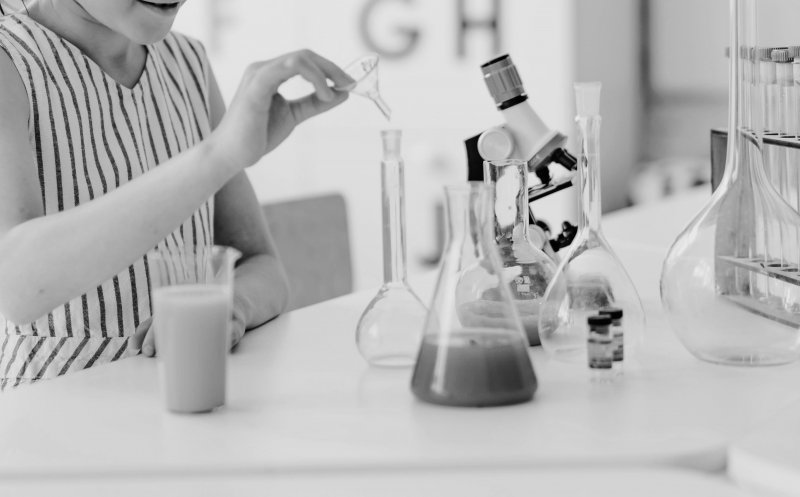 Cum s-a transformat un experiment de chimie într-un coșmar: IPJ Cluj oferă detalii despre rănirea celor două fetițe