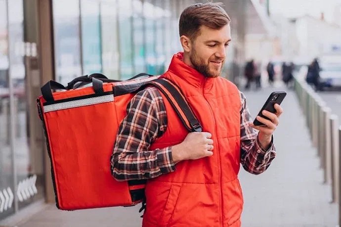O platformă importantă de livrări din România va fi vândută. Cine este cumpărătorul