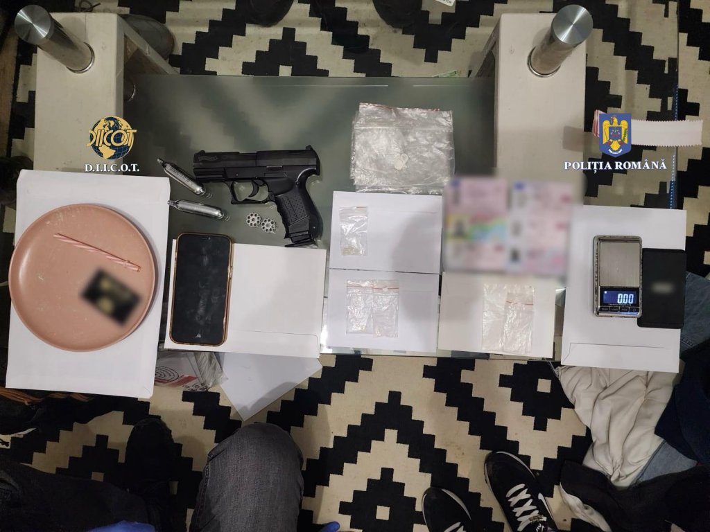 Percheziții în Cluj-Napoca: Doi traficanți de droguri, prinși în flagrant / Cu cât își vindeau "marfa"
