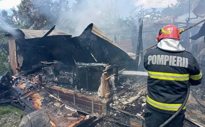 Bucătărie de vară, distrusă de flăcări într-o localitate din Cluj