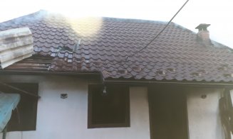 INCENDIU la o gospodărie din judeţul Cluj / Proprietarul a reușit să evacueze animalele înainte de a fi pârjolite de flăcări