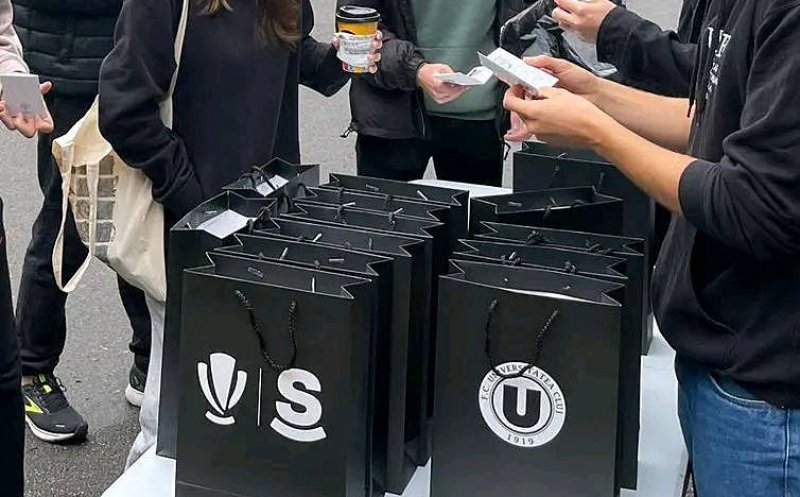 Reacţia Peluzei Şepcilor Roşii după ce UBB Cluj a eliminat "Carnetul de Student" din  kit-urile de bun venit oferite bobocilor în numele galeriei "U" Cluj
