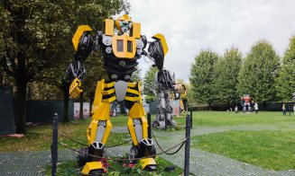 Sute de clujeni au vizitat expoziția „Transform Robots Alive". Roboții animatronici gigant te așteaptă în Iulius Parc, până pe 11 noiembrie!
