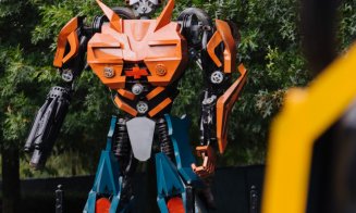 Sute de clujeni au vizitat expoziția „Transform Robots Alive". Roboții animatronici gigant te așteaptă în Iulius Parc, până pe 11 noiembrie!
