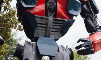 Sute de clujeni au vizitat expoziția „Transform Robots Alive". Roboții animatronici gigant te așteaptă în Iulius Parc, până pe 11 noiembrie!