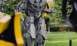 Sute de clujeni au vizitat expoziția „Transform Robots Alive". Roboții animatronici gigant te așteaptă în Iulius Parc, până pe 11 noiembrie!