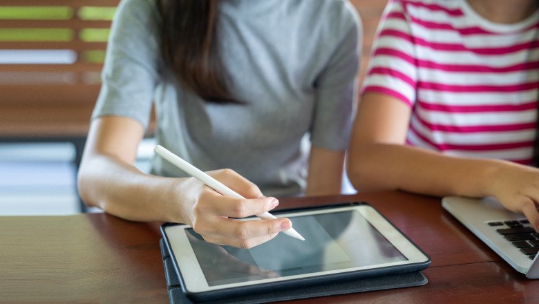 E oficial! Ce competențe digitale trebuie să aibă elevii de gimnaziu și liceu