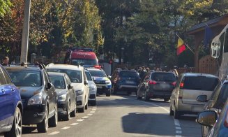 Femeie lovită de mașină pe o stradă din Cluj-Napoca. Victima a fost transportată la spital