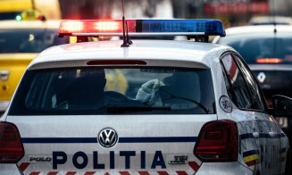 Haos pe un drum din Cluj: Un șofer beat criță a lovit o mașină parcată, apoi o autospecială de poliție