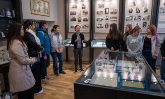 „Școala Altfel” la UMFIH pentru peste 150 de liceeni din Cluj și din țară: întrebări, descoperiri și puțină magie medicală